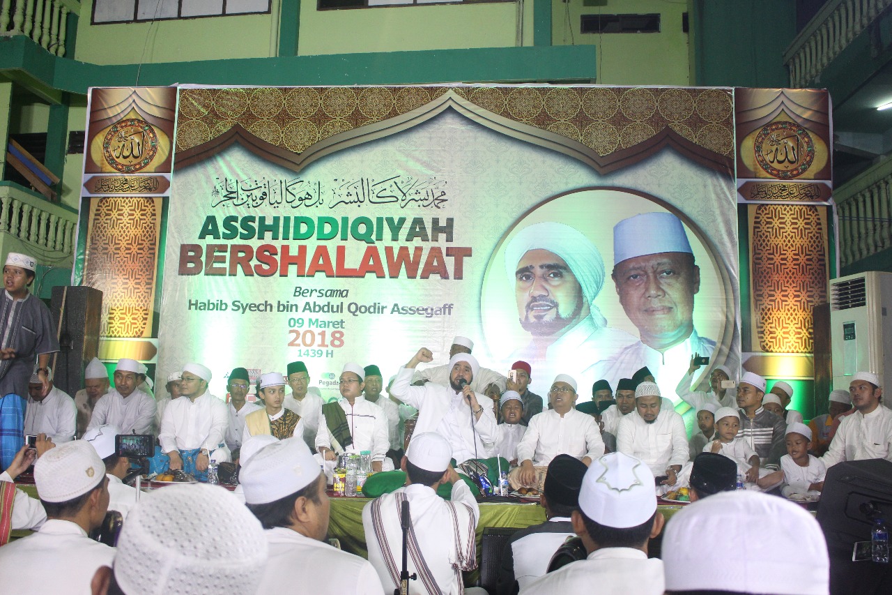 Asshiddiqiyah Bershalawat Bersama Habib Syech Dan Gus Azmi